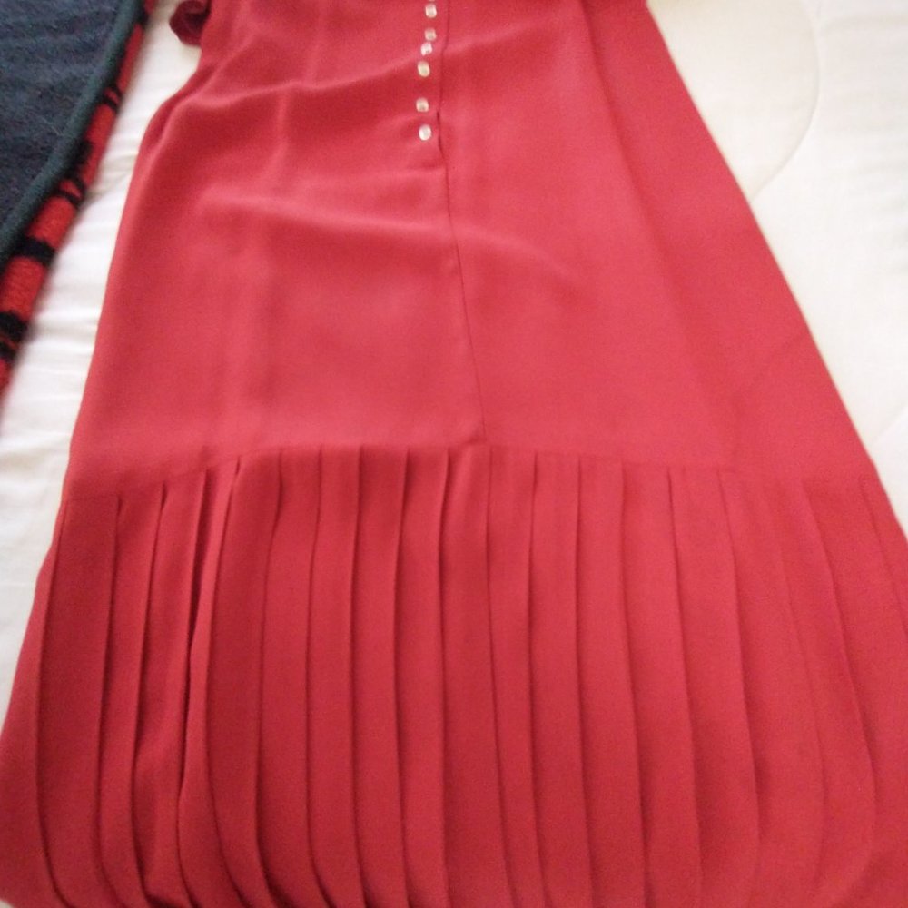 Red Dress - Picture 3 of 3